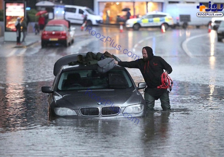 عکس/ غرق شدن ماشین ها در خیابان های انگلیس