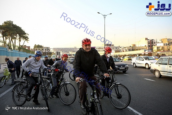 رکاب زنی شهردار تهران و تاکسیرانان در سه شنبه‌های بدون خودرو +عکس