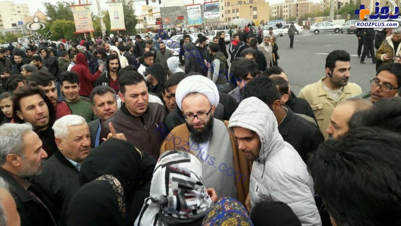 آقای امام جمعه در جمع معترضین به گرانی بنزین +عکس