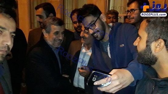 جشن تولد احمدی‌نژاد با هوادارانش در شب شهادت! + تصاویر