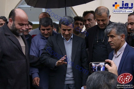 عکس/ حضور احمدی نژاد در مجلس ختم مادر مشایی
