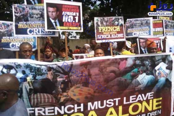 تجمع معترضان نیجریه‌ای مقابل کنسولگری فرانسه