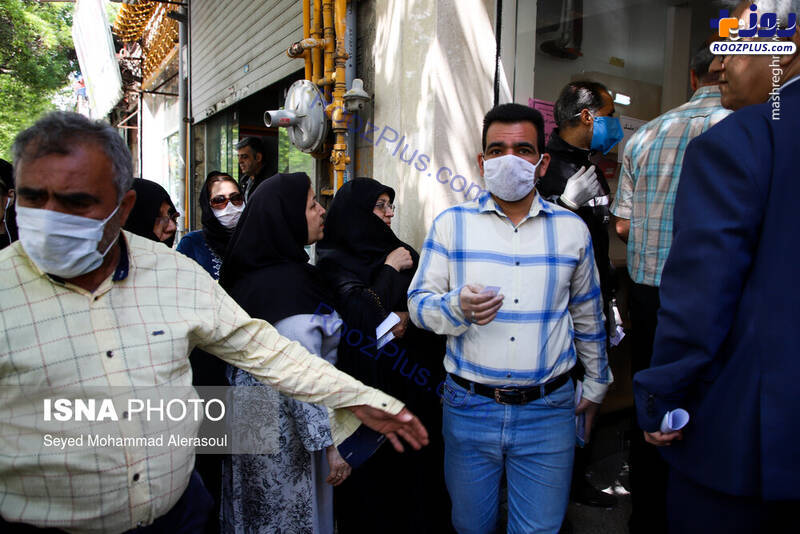 ازدحام مردم مشهد برای ثبت‌نام سیم‌کارت/عکس