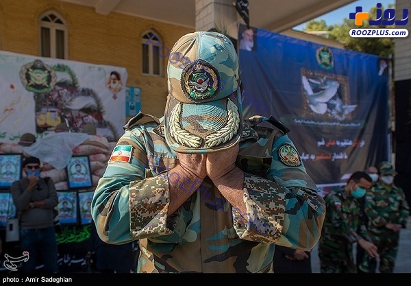 عکس/ گریه های یک ارتشی در تشییع پیکر شهید گمنام