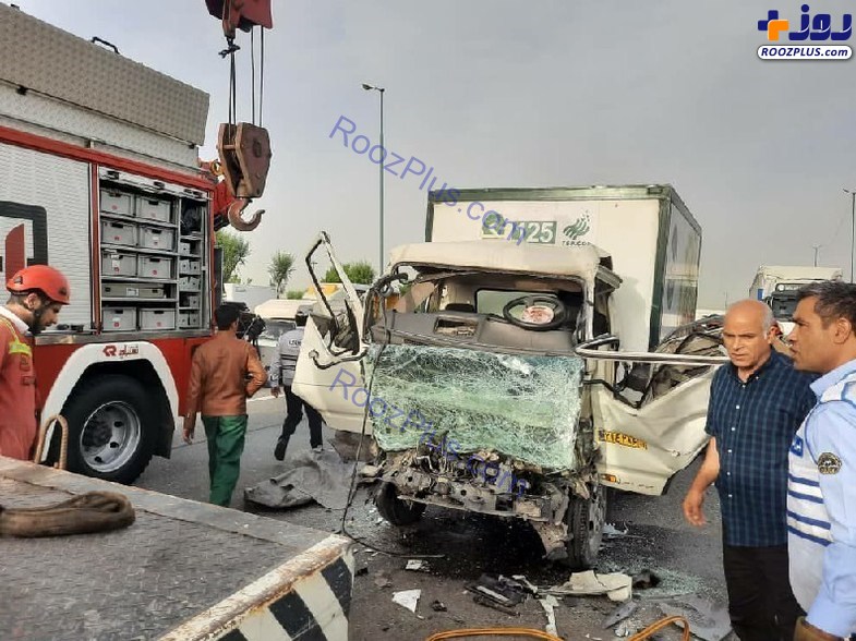 تصادف مرگبار کامیونت با مینی‌بوس در بزرگراه آزادگان +تصاویر