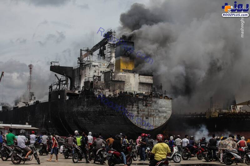 انفجار مهیب در نفتکش اندونزی/عکس