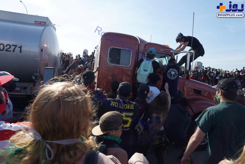 حمله با کامیون به جمعیت معترضان آمریکایی +عکس