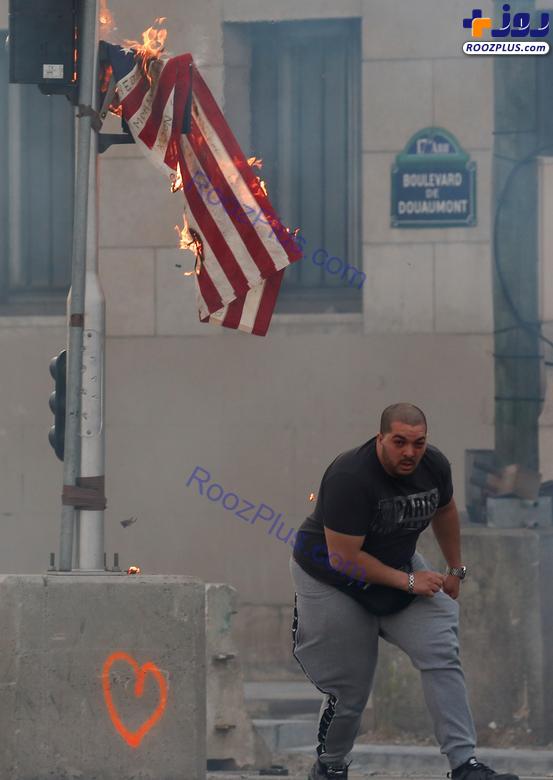عکس/آتش زدن پرچم برافراشته آمریکا