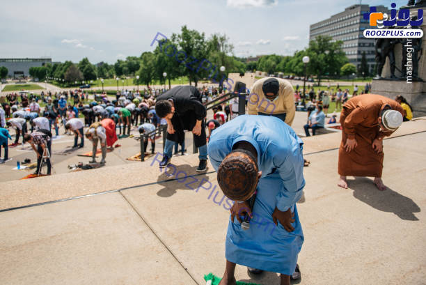 نماز جماعت معترضان به نژادپرستی در آمریکا+عکس