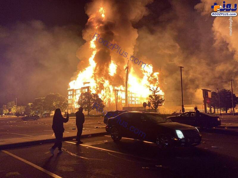 عکس/ معترضان آمریکایی شهر مینیاپولیس را به آتش کشیدند