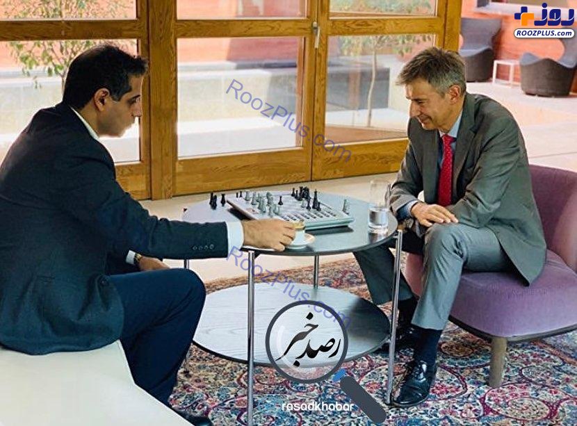 شطرنج بازی کردن سفیر سوئیس با استاد بزرگ شطرنج ایران/عکس