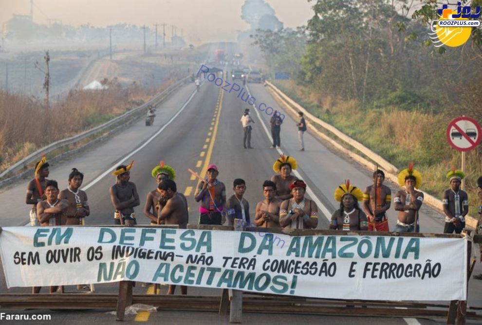 عکس/بومیان برزیل یک بزرگراه را مسدود کردند