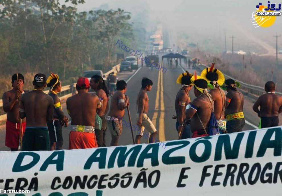 عکس/بومیان برزیل یک بزرگراه را مسدود کردند