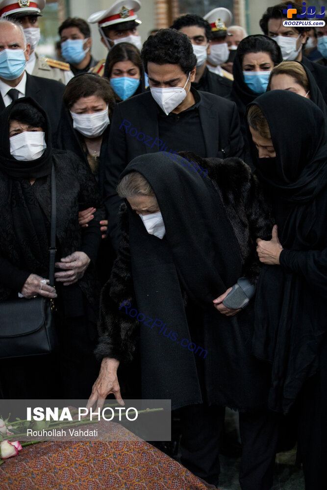 همسر اول محمدرضا شجریان در مراسم تشییع/عکس