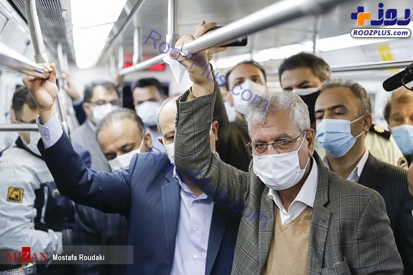 حرکت نمادین علی ربیعی در شلوغی متروی تهران +عکس