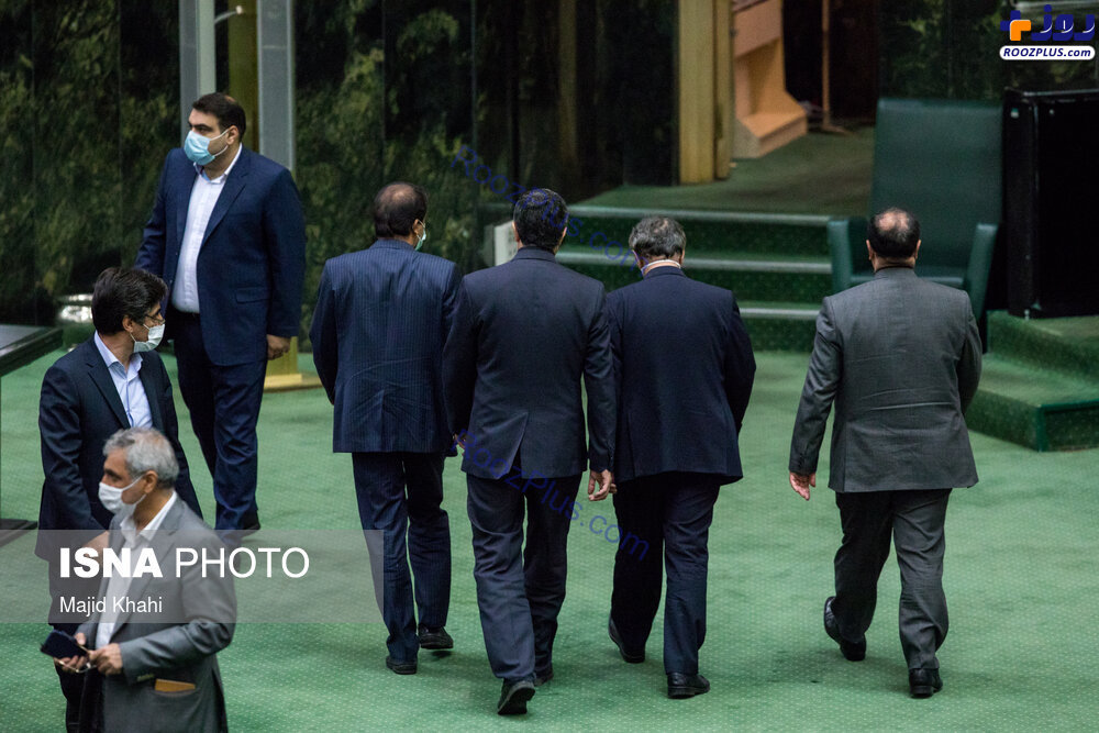 عکس/حضور جنجالی وزیر پیشنهادی صمت در مجلس و اعتراض نمایندگان