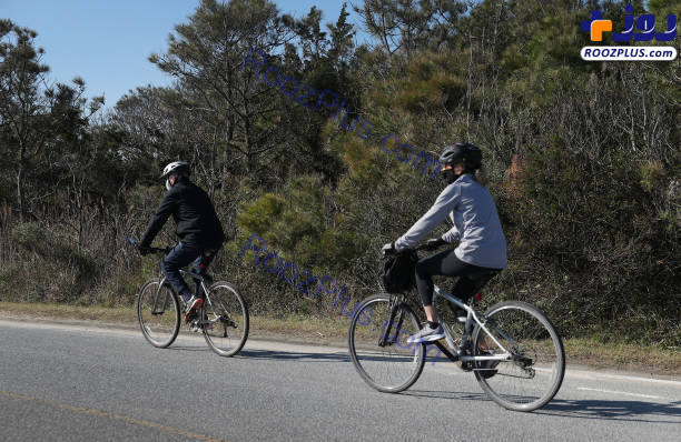 عکس/ دوچرخه سواری جو بایدن به همراه همسرش