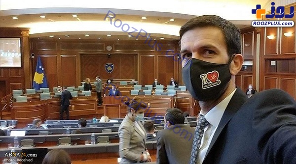 نماینده کوزوو با ماسک «محمد دوستت دارم» در مجلس +عکس