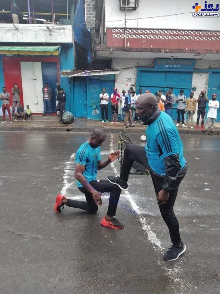 عکس/فوتبال بازی کردن رئیس جمهور در خیابان