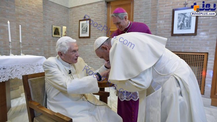عکس عدم رعایت پروتکل های بهداشتی در دیدار دو پاپ