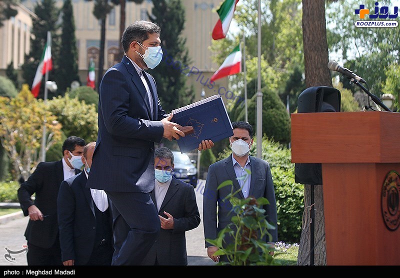 سخنگوی وزارت خارجه با دو ماسک در نشست خبری +عکس