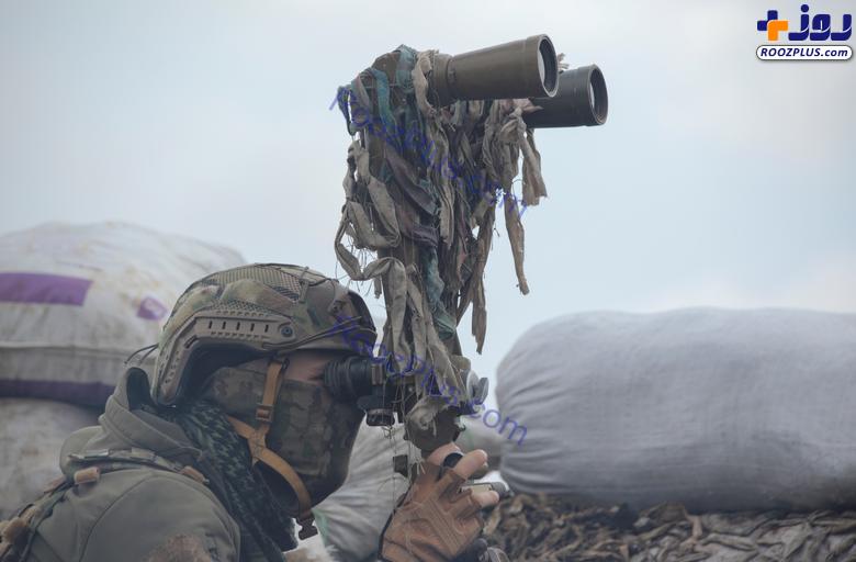 دوربین شکاری یک نظامی در مواضع جنگی اوکراین +عکس
