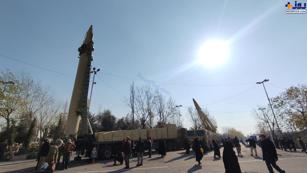 عکس/نمایش موشک‌های مهاجم به عین الاسد در مسیر نماز جمعه تهران