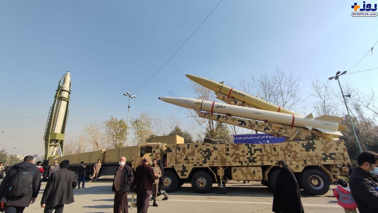 عکس/نمایش موشک‌های مهاجم به عین الاسد در مسیر نماز جمعه تهران