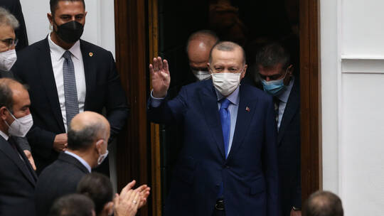 استعفای دسته جمعی ۸۷۲ عضو حزب اردوغان / روزنامه ترکی: استعفا‌ها در روز‌های آینده افزایش می‌یابد