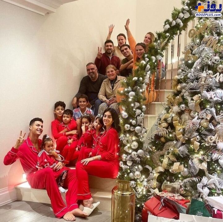 عکس/کریسمس رونالدو در کنار خانواده‌اش