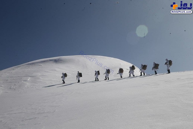 عکس/ تمرین رزم یگان‌های ویژه نیروی زمینی سپاه در برف