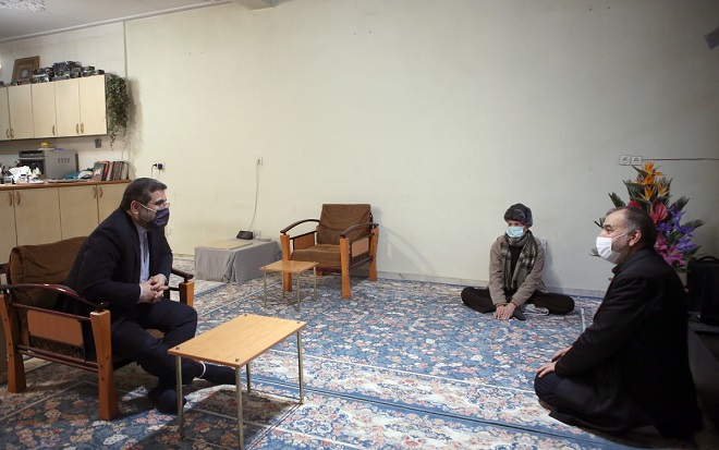 وزیر فرهنگ به دیدار حسین نوری جانباز هنرمند رفت
