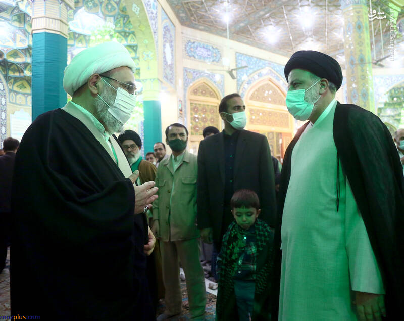 رئیس جمهور در مسجد جمکران/ عکس