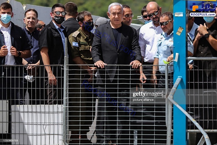 عکس/ نتانیاهو در محل حادثه مرگبار سقوط پل