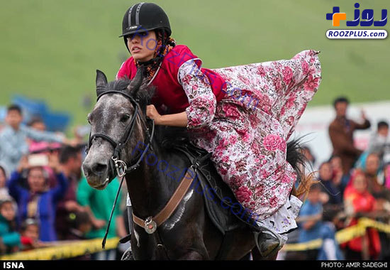رقابت زنان اسب سوار با لباس محلی+عکس