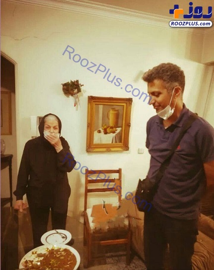 حضور عادل فردوسی پور در منزل مادر مرحوم حمیدرضا صدر + عکس