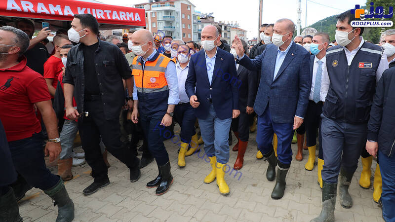 اردوغان در مناطق سیل‌زده ترکیه/ عکس