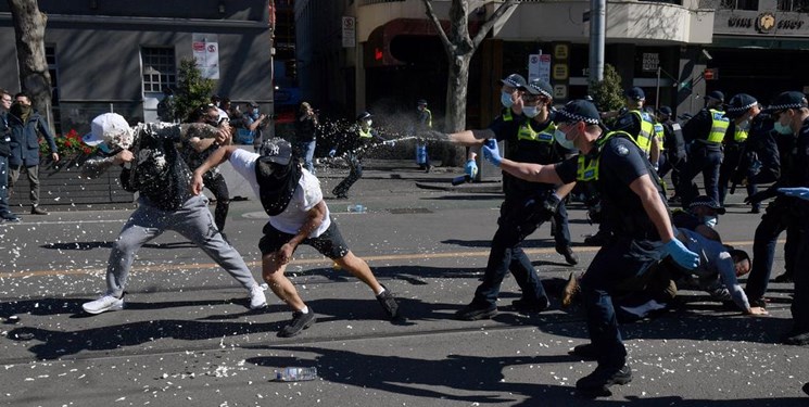 اعتراضات ضد محدودیت‌های کرونایی در استرالیا به خشونت کشیده شد