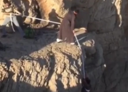 ببینید/عملیات نجات توسط یک روحانی در کوه صفه اصفهان‌