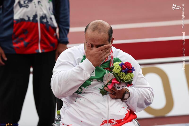 اشک‌های ملی پوش کشورمان روی سکوی پارالمپیک +عکس