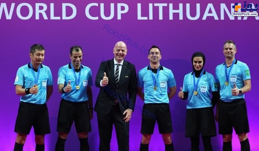 اهدای مدال به تیم داوری فوتسال جام جهانی با حضور 