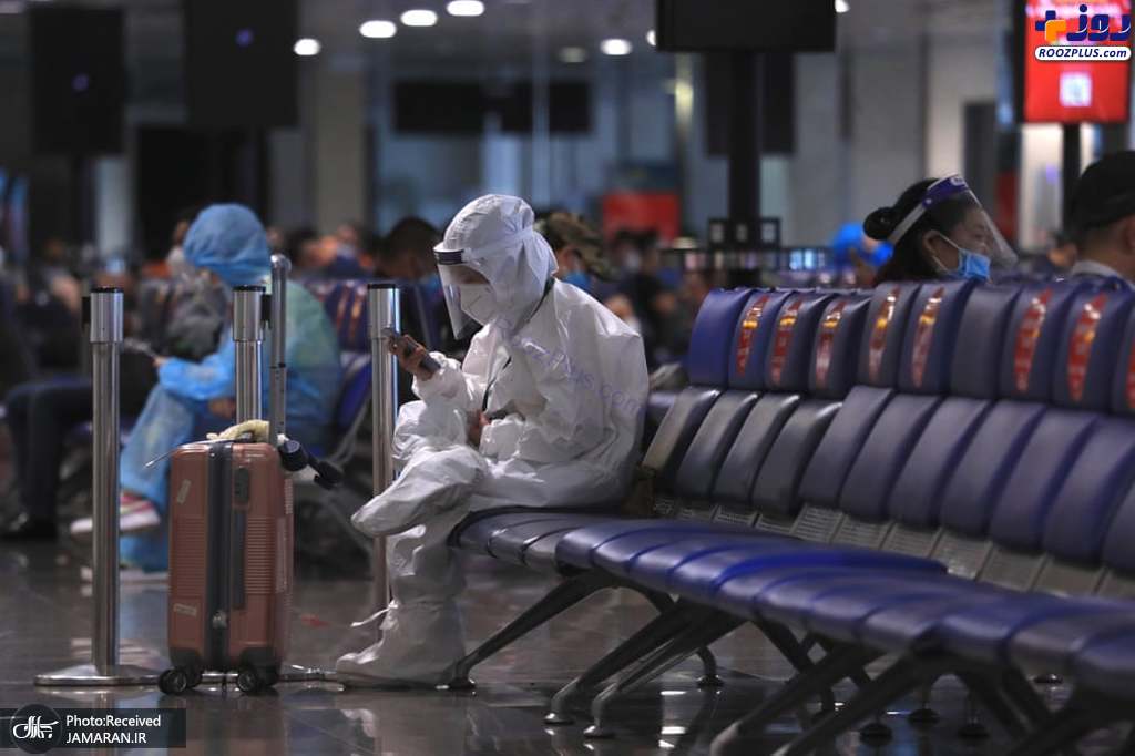 عکس/پوشش عجیب مسافر ویتنامی هواپیما برای حفاظت از خود در برابر کرونا