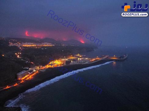 عکس/مشاهده فعالیت آتشفشان در جزیره 