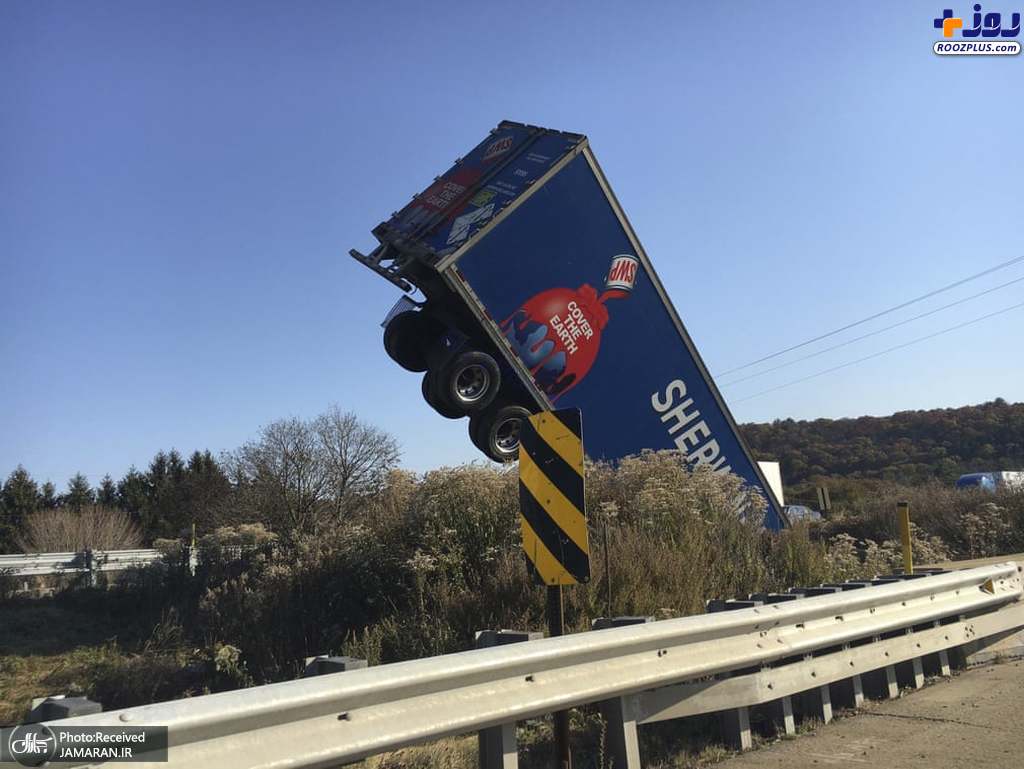 عکس/واژگونی وحشتناک یک کامیون در آمریکا