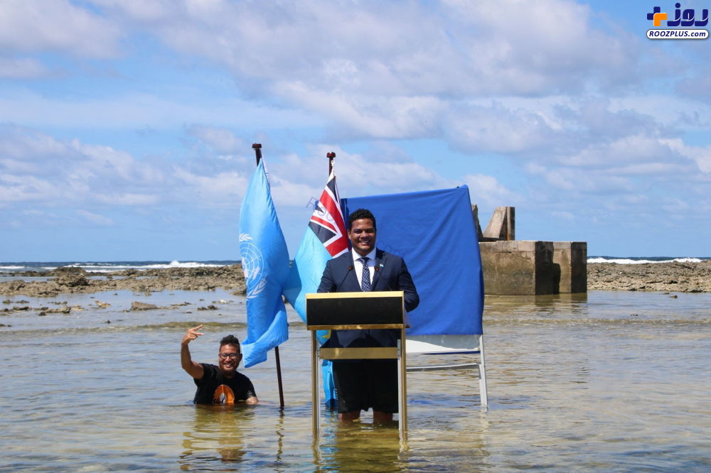 سخنرانی وزیر خارجه «تووالو» در آب! +عکس