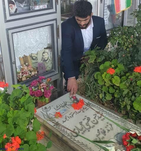 ادای احترام «حسن یزدانی» به شهید شاخص ورزش کشور در جویبار+عکس