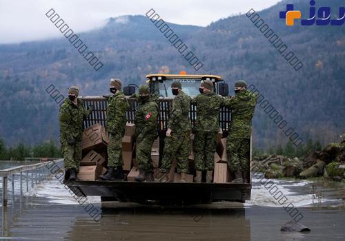نیروهای ارتش در حال امدادرسانی به سیلزدگان در کانادا +عکس