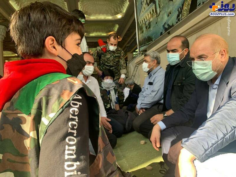 عکس/گفت‌وگوی صمیمانه قالیباف با مردم در نماز جمعه تهران