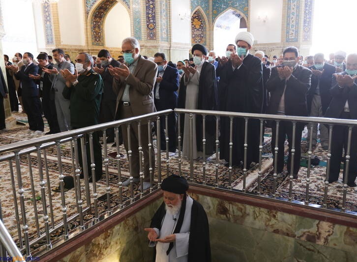 عکس/ حضور رئیسی در نماز جمعه مشهد