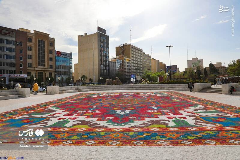 بزرگ‌ترین فرش ایرانی با شن‌های رنگی/عکس